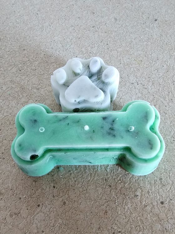 https://liliesloveandluna.com/wp-content/uploads/2023/05/05-09-23-Fresh-Breath-Dog-Treats-with-and-without-Food-Coloring.jpg