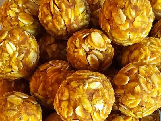 A close up of no bake peanut butter pumpkin dog treat balls.